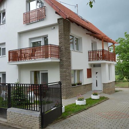 Varga Apartman Heviz Exterior photo