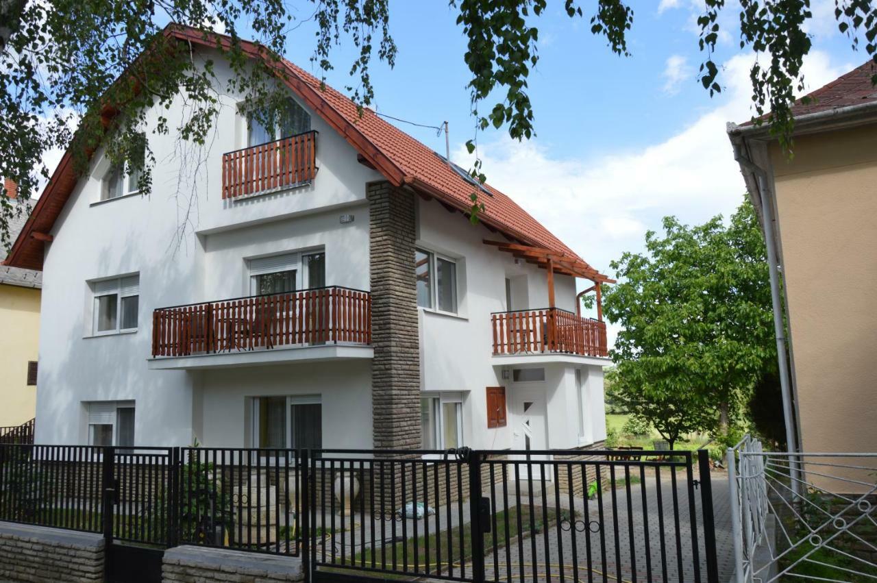 Varga Apartman Heviz Exterior photo