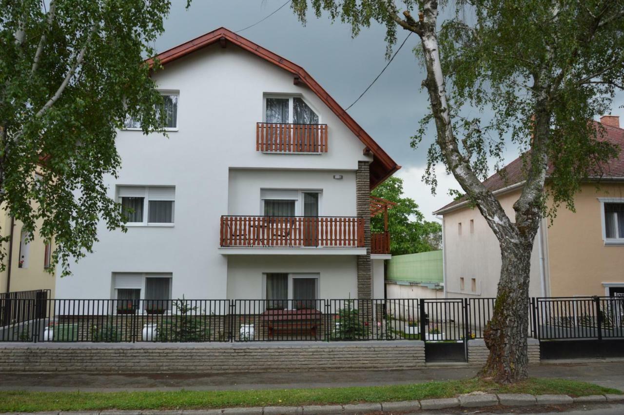 Varga Apartman Heviz Exterior photo